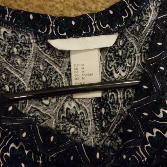 H&M flowy paisley print top - Picture 4 of 4